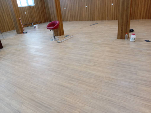 کفپوش تایلی لمینتی